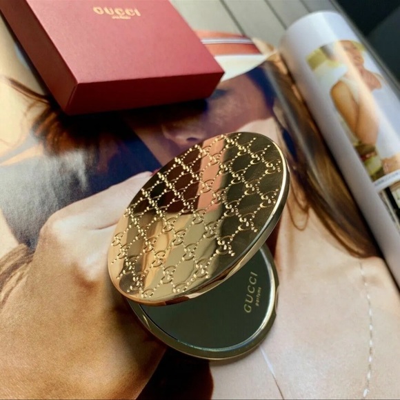 🌟 New Compact Gucci Mirror and Lil Book of Gucci - Picture 3 of 10